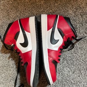 Jordan 1 mid Chicago